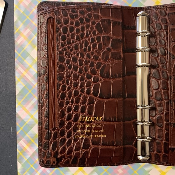 Filofax Classic Croc Compact Leather Organizer - Picture 2 of 11